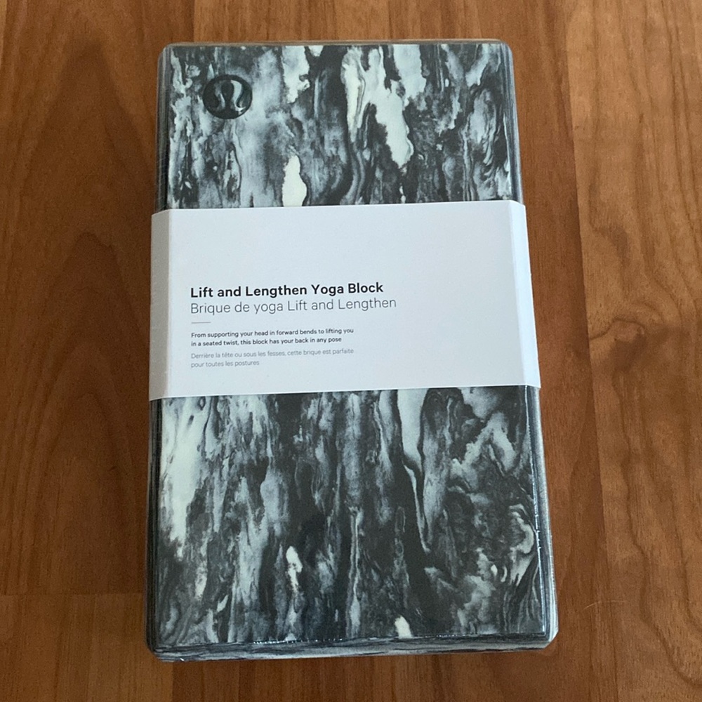 ❤️ Lululemon Lift and Lengthen Yoga Block Black & White NWT